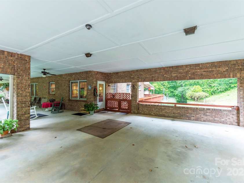 695 Chestnut Mountain Road, Canton, NC 28716.  MLS# CAR4300262, YatesRealty ID 2855. 