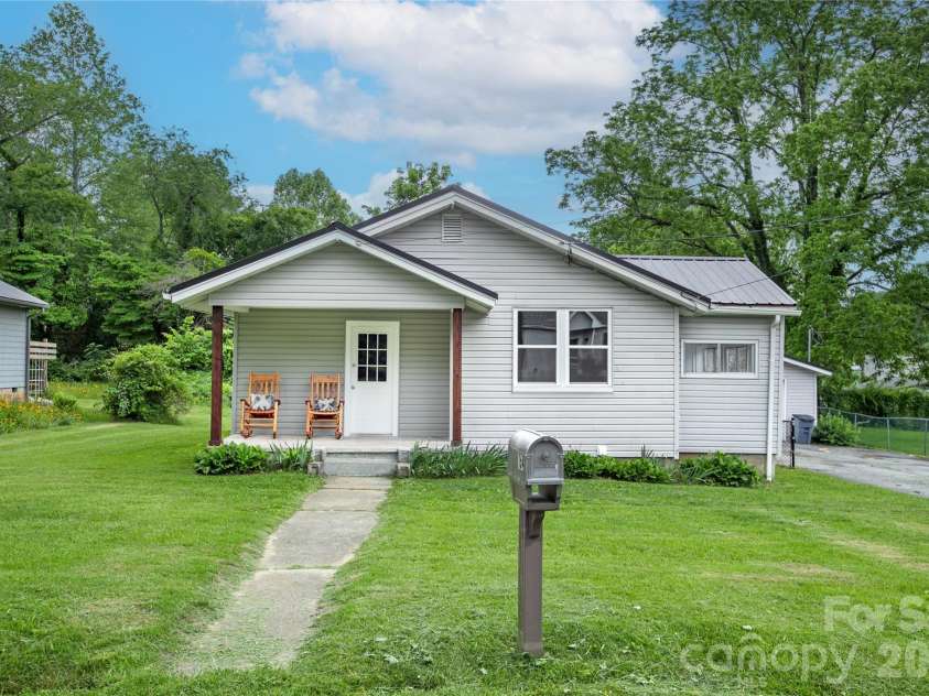 154 Burrell Avenue, Brevard, NC 28712.  MLS# CAR4389365, YatesRealty ID 28550. 