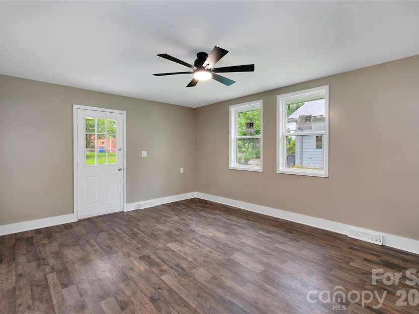 154 Burrell Avenue, Brevard, NC 28712.  MLS# CAR4389365, YatesRealty ID 28550. 