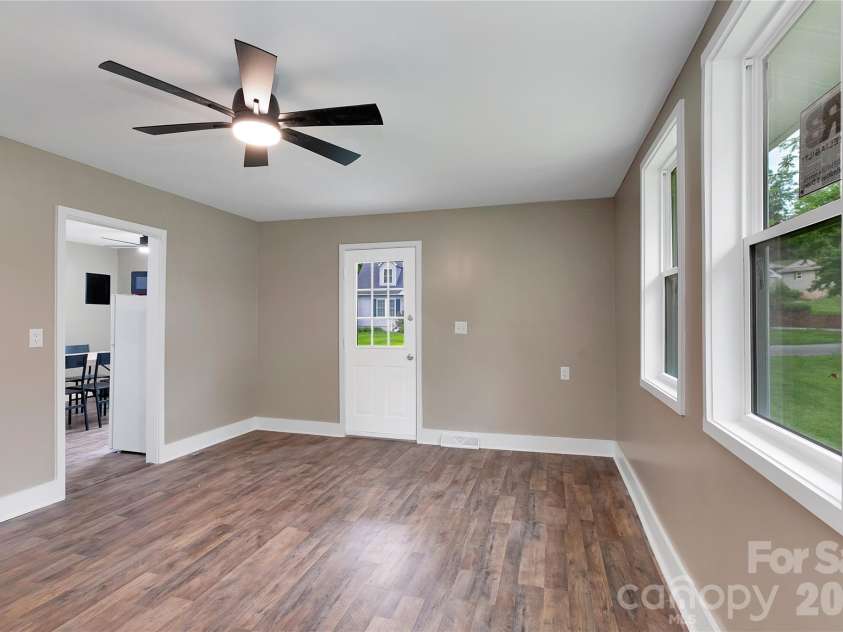 154 Burrell Avenue, Brevard, NC 28712.  MLS# CAR4389365, YatesRealty ID 28550. 