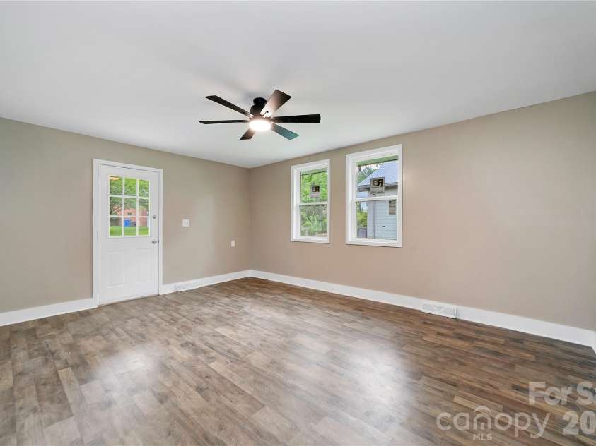154 Burrell Avenue, Brevard, NC 28712.  MLS# CAR4389365, YatesRealty ID 28550. 