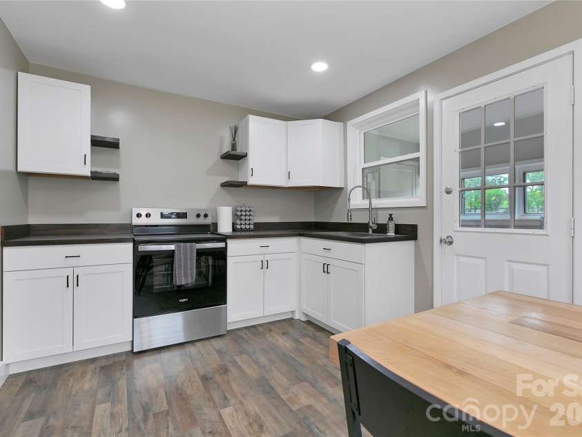 154 Burrell Avenue, Brevard, NC 28712.  MLS# CAR4389365, YatesRealty ID 28550. 