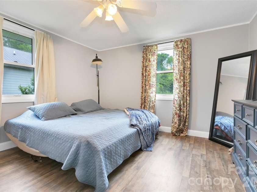 154 Burrell Avenue, Brevard, NC 28712.  MLS# CAR4389365, YatesRealty ID 28550. 