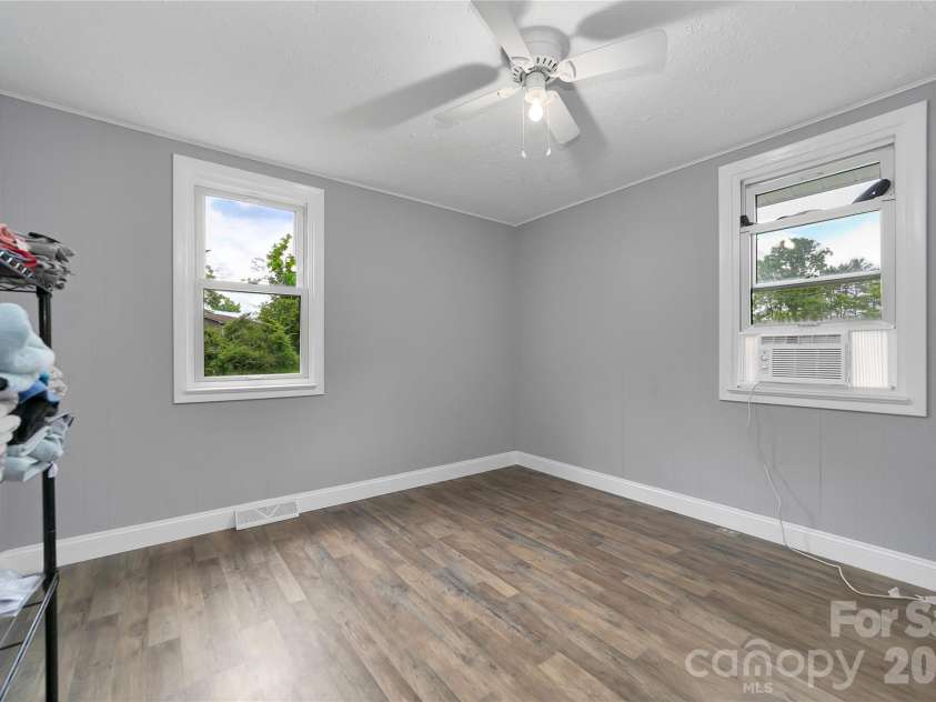 154 Burrell Avenue, Brevard, NC 28712.  MLS# CAR4389365, YatesRealty ID 28550. 