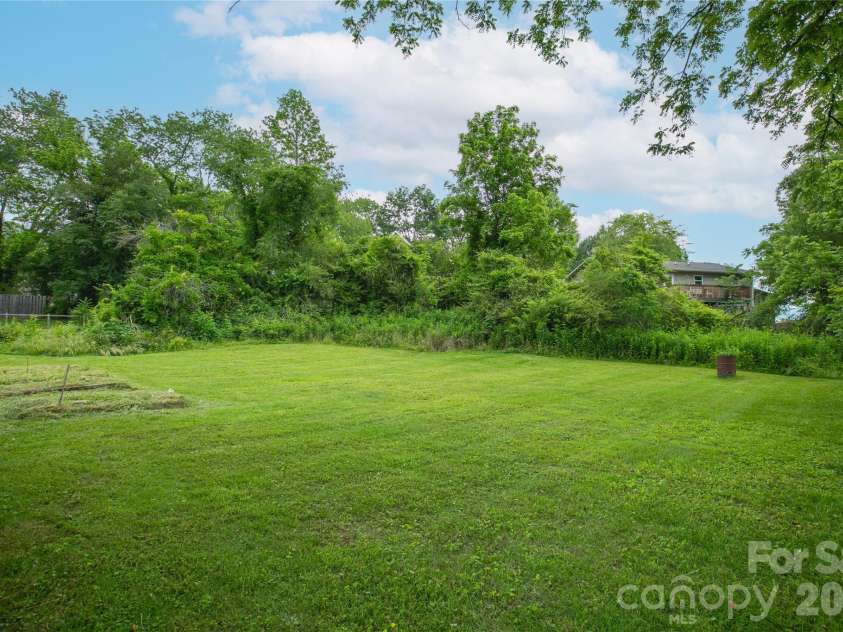 154 Burrell Avenue, Brevard, NC 28712.  MLS# CAR4389365, YatesRealty ID 28550. 