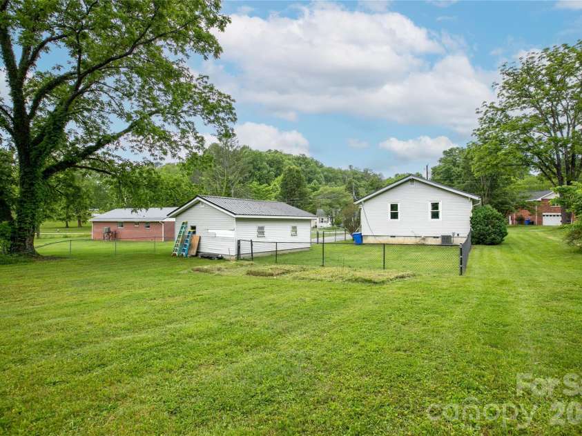 154 Burrell Avenue, Brevard, NC 28712.  MLS# CAR4389365, YatesRealty ID 28550. 