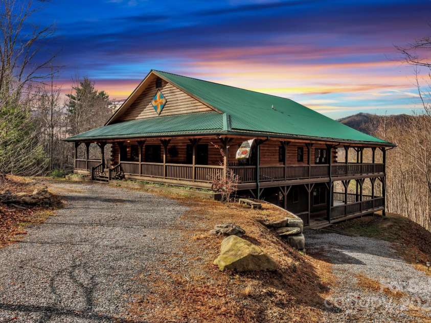 264 Moonbeam Lane, Clyde, NC 28721.  MLS# CAR4272884, YatesRealty ID 28550. 