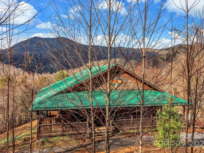 264 Moonbeam Lane, Clyde, NC 28721.  MLS# CAR4272884, YatesRealty ID 28550. 