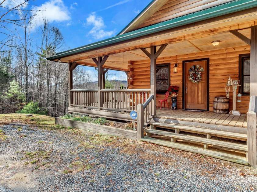 264 Moonbeam Lane, Clyde, NC 28721.  MLS# CAR4272884, YatesRealty ID 28550. 