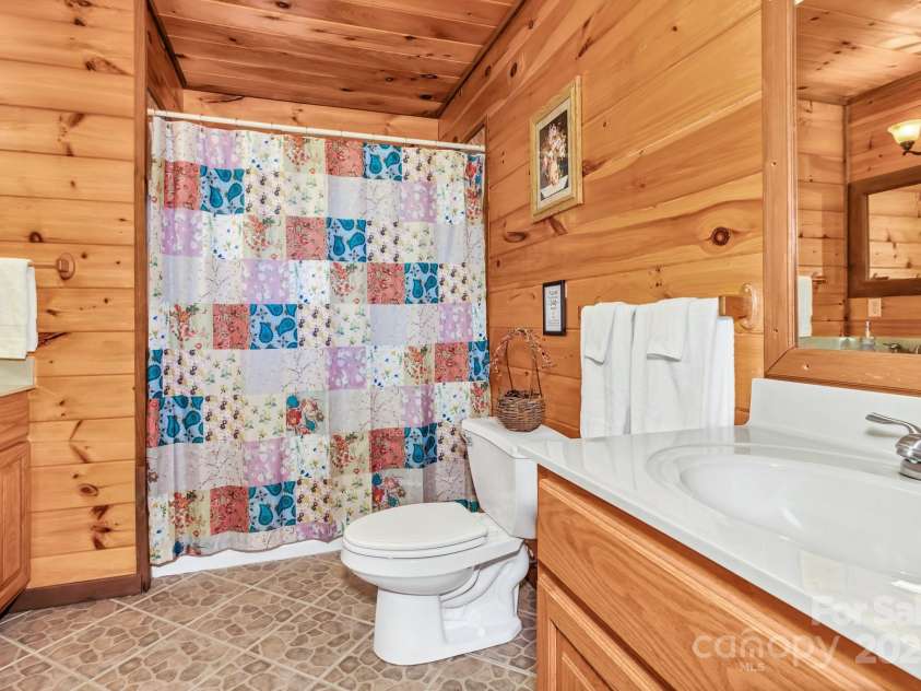 264 Moonbeam Lane, Clyde, NC 28721.  MLS# CAR4272884, YatesRealty ID 28550. 