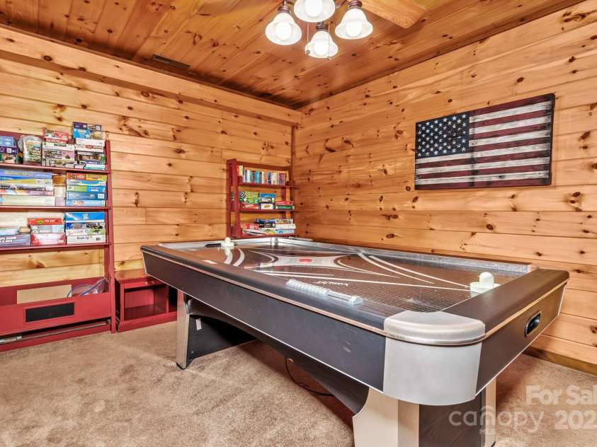 264 Moonbeam Lane, Clyde, NC 28721.  MLS# CAR4272884, YatesRealty ID 28550. 