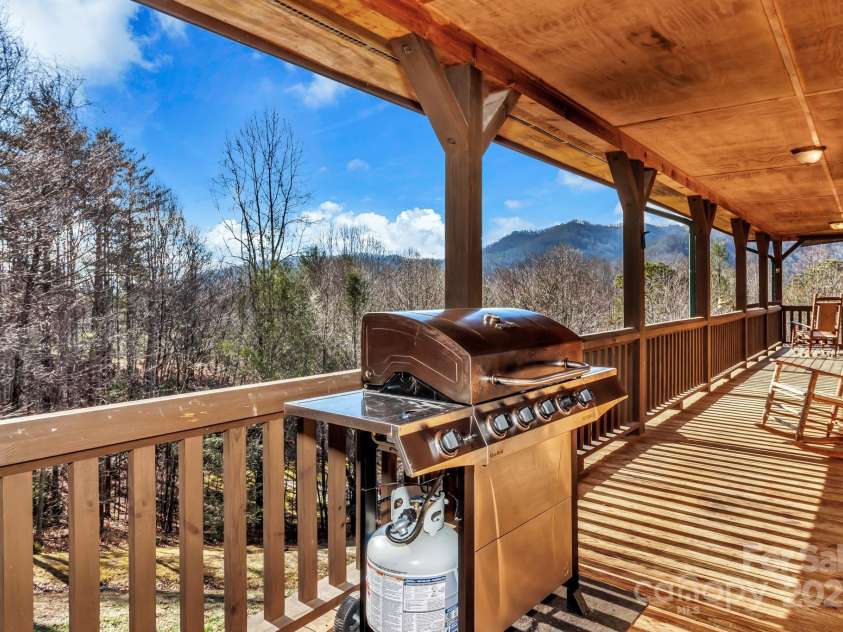 264 Moonbeam Lane, Clyde, NC 28721.  MLS# CAR4272884, YatesRealty ID 28550. 