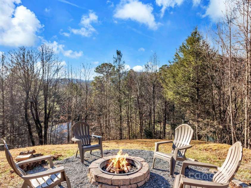 264 Moonbeam Lane, Clyde, NC 28721.  MLS# CAR4272884, YatesRealty ID 28550. 