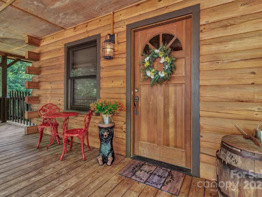 264 Moonbeam Lane, Clyde, NC 28721.  MLS# CAR4272884, YatesRealty ID 28550. 