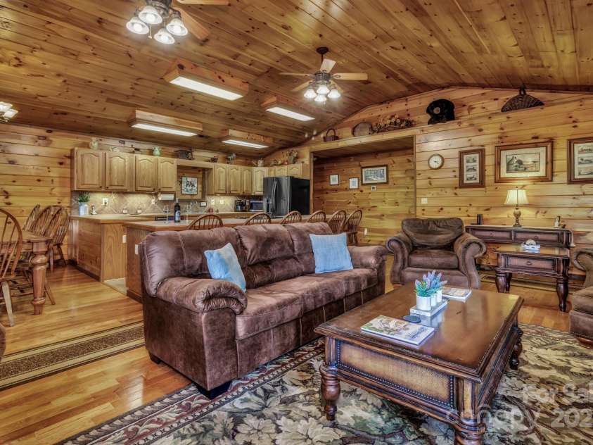 264 Moonbeam Lane, Clyde, NC 28721.  MLS# CAR4272884, YatesRealty ID 28550. 