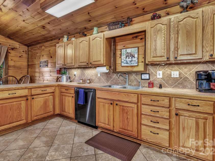 264 Moonbeam Lane, Clyde, NC 28721.  MLS# CAR4272884, YatesRealty ID 28550. 