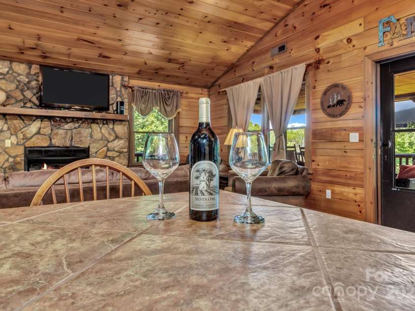 264 Moonbeam Lane, Clyde, NC 28721.  MLS# CAR4272884, YatesRealty ID 28550. 