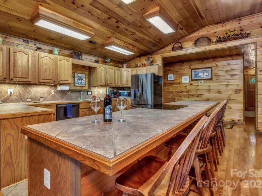 264 Moonbeam Lane, Clyde, NC 28721.  MLS# CAR4272884, YatesRealty ID 28550. 