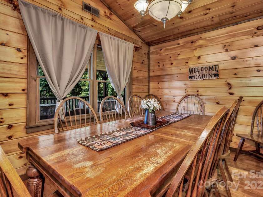 264 Moonbeam Lane, Clyde, NC 28721.  MLS# CAR4272884, YatesRealty ID 28550. 