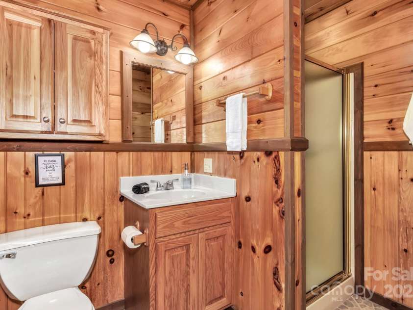 264 Moonbeam Lane, Clyde, NC 28721.  MLS# CAR4272884, YatesRealty ID 28550. 