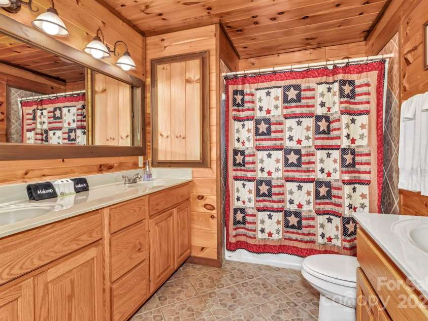 264 Moonbeam Lane, Clyde, NC 28721.  MLS# CAR4272884, YatesRealty ID 28550. 