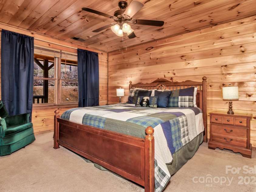 264 Moonbeam Lane, Clyde, NC 28721.  MLS# CAR4272884, YatesRealty ID 28550. 