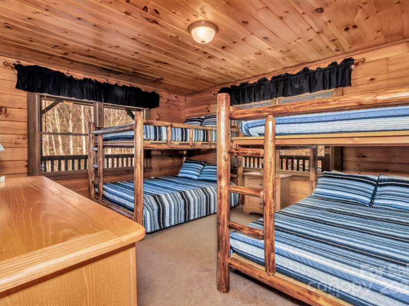 264 Moonbeam Lane, Clyde, NC 28721.  MLS# CAR4272884, YatesRealty ID 28550. 