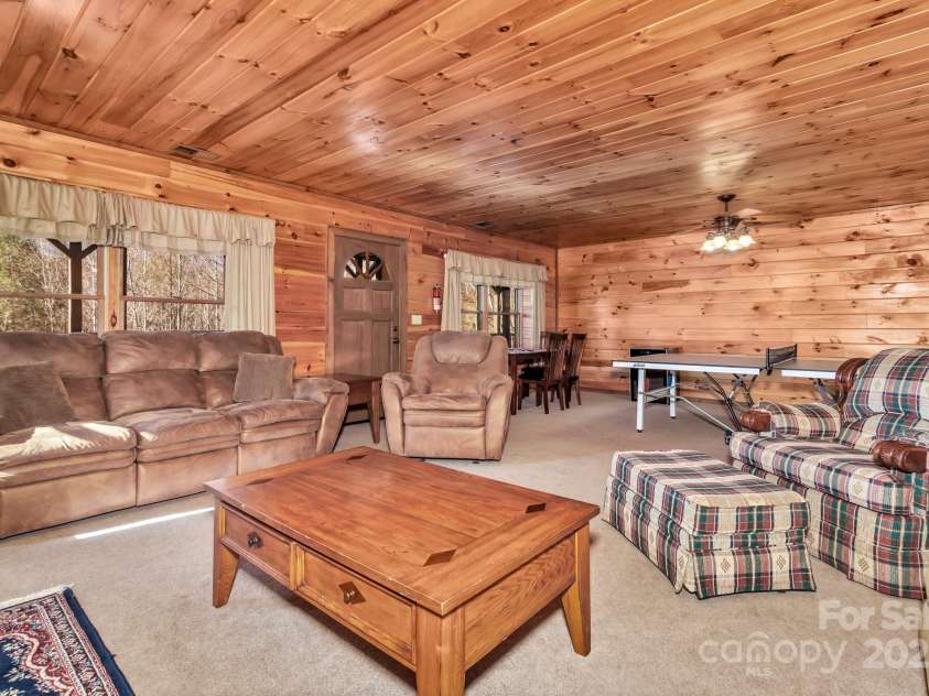 264 Moonbeam Lane, Clyde, NC 28721.  MLS# CAR4272884, YatesRealty ID 28550. 