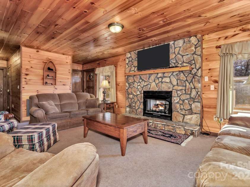 264 Moonbeam Lane, Clyde, NC 28721.  MLS# CAR4272884, YatesRealty ID 28550. 