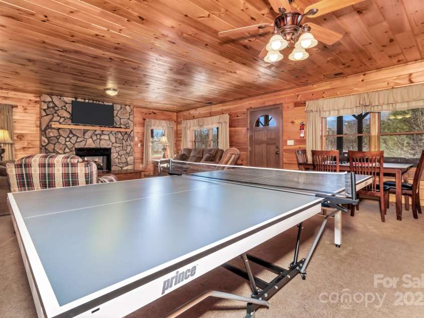 264 Moonbeam Lane, Clyde, NC 28721.  MLS# CAR4272884, YatesRealty ID 28550. 