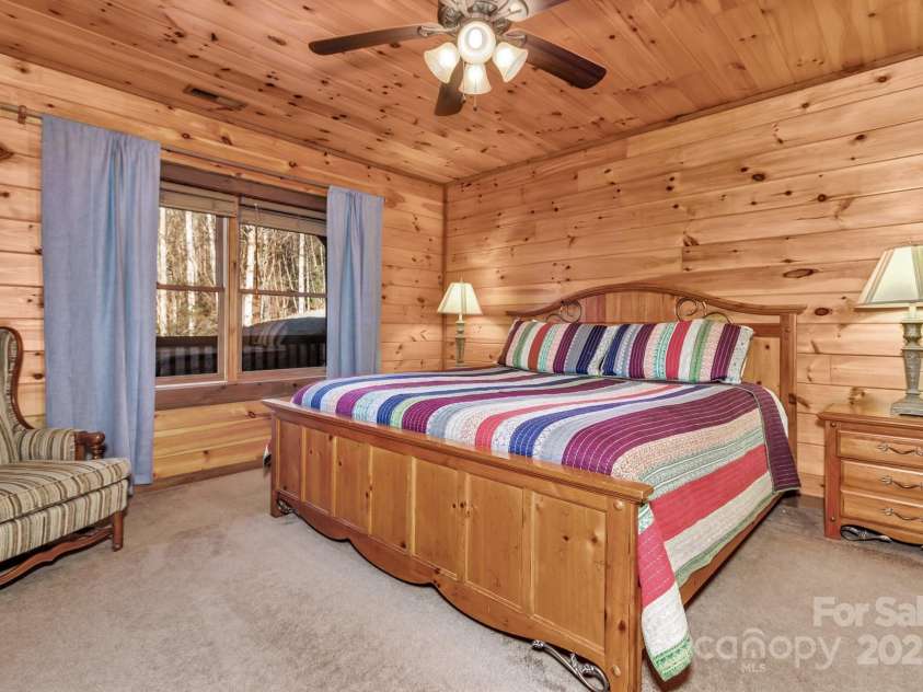 264 Moonbeam Lane, Clyde, NC 28721.  MLS# CAR4272884, YatesRealty ID 28550. 