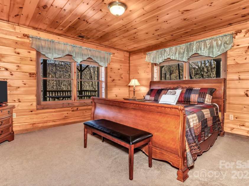 264 Moonbeam Lane, Clyde, NC 28721.  MLS# CAR4272884, YatesRealty ID 28550. 