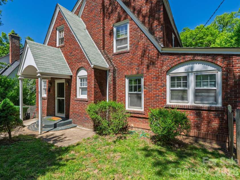 15 Sylvan Avenue, Asheville, NC 28801.  MLS# CAR4388168, YatesRealty ID 28551. 