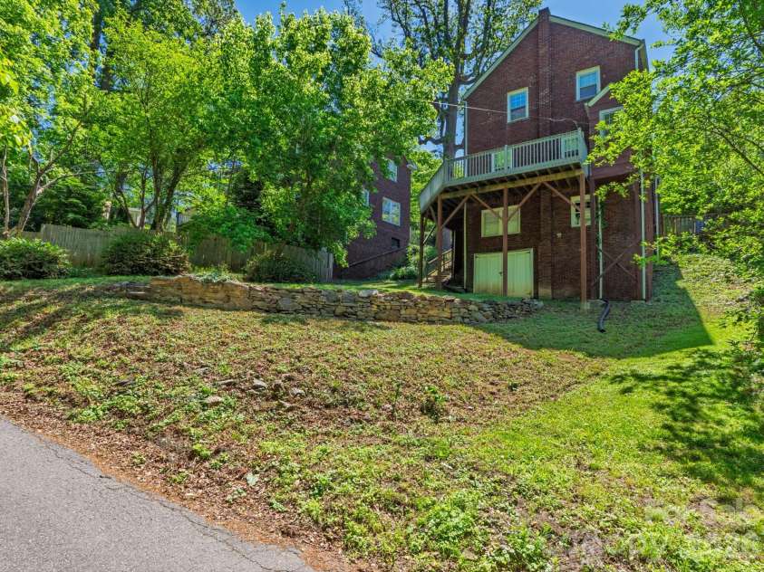 15 Sylvan Avenue, Asheville, NC 28801.  MLS# CAR4388168, YatesRealty ID 28551. 