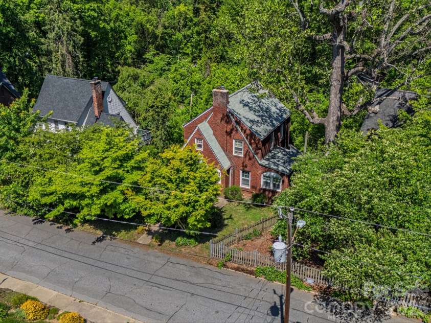 15 Sylvan Avenue, Asheville, NC 28801.  MLS# CAR4388168, YatesRealty ID 28551. 