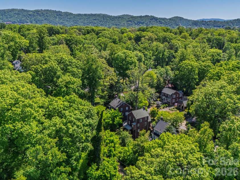 15 Sylvan Avenue, Asheville, NC 28801.  MLS# CAR4388168, YatesRealty ID 28551. 