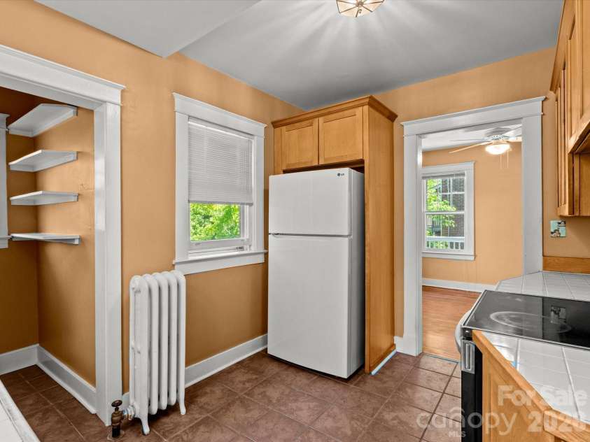 15 Sylvan Avenue, Asheville, NC 28801.  MLS# CAR4388168, YatesRealty ID 28551. Kitchen