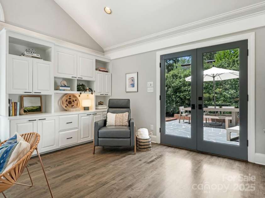 2226 Beverly Drive, Charlotte, NC 28207.  MLS# CAR4284232, YatesRealty ID 28551. Family room with patio access