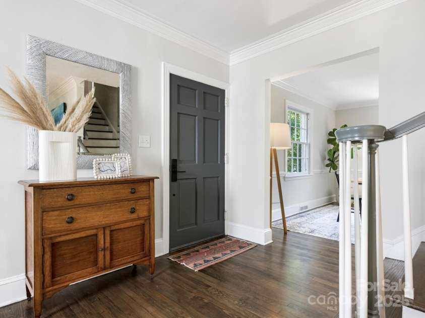 2226 Beverly Drive, Charlotte, NC 28207.  MLS# CAR4284232, YatesRealty ID 28551. Front entry