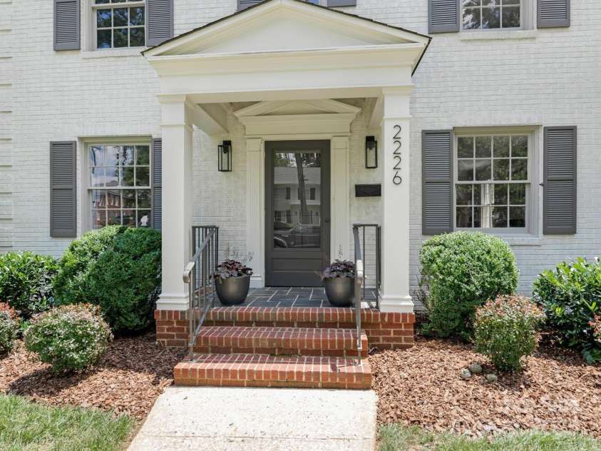 2226 Beverly Drive, Charlotte, NC 28207.  MLS# CAR4284232, YatesRealty ID 28551. Front porch