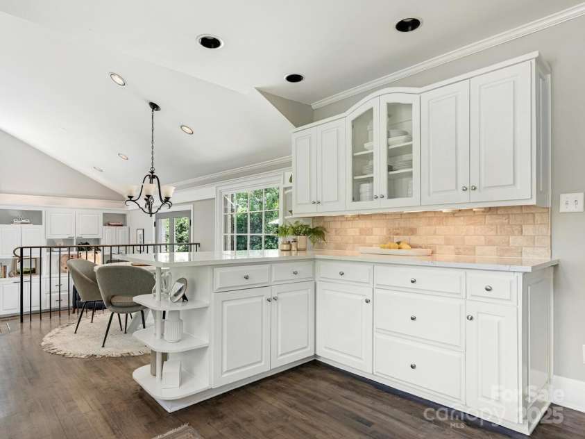 2226 Beverly Drive, Charlotte, NC 28207.  MLS# CAR4284232, YatesRealty ID 28551. Kitchen