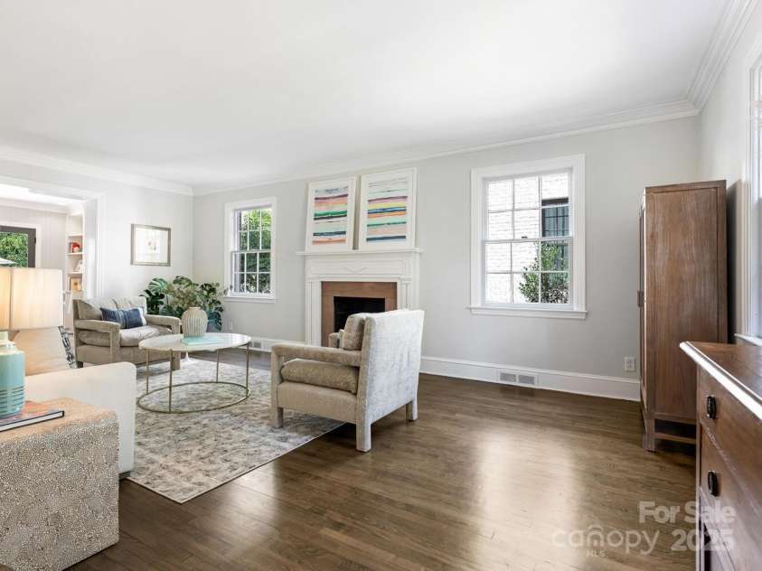 2226 Beverly Drive, Charlotte, NC 28207.  MLS# CAR4284232, YatesRealty ID 28551. Living room