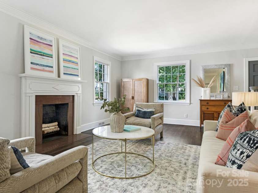 2226 Beverly Drive, Charlotte, NC 28207.  MLS# CAR4284232, YatesRealty ID 28551. Living room
