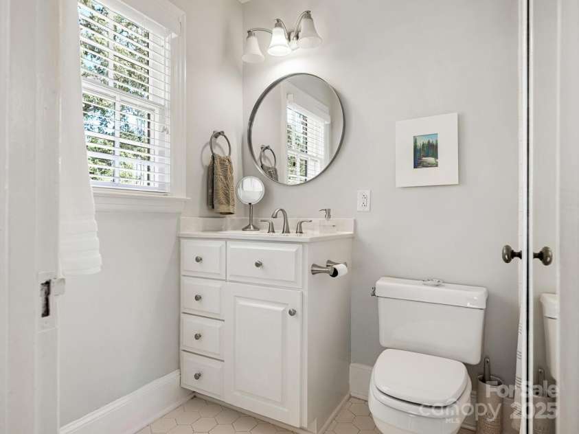 2226 Beverly Drive, Charlotte, NC 28207.  MLS# CAR4284232, YatesRealty ID 28551. Primary bath