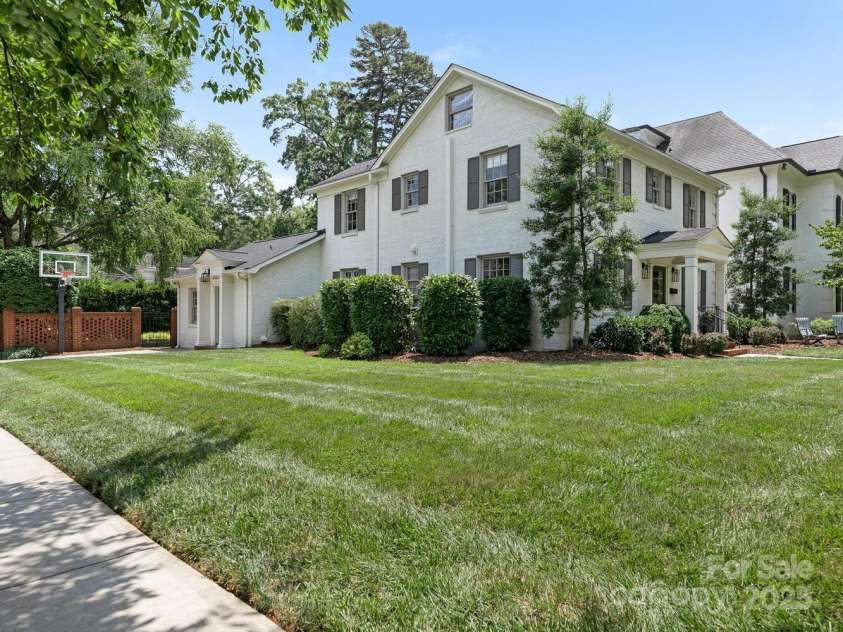 2226 Beverly Drive, Charlotte, NC 28207.  MLS# CAR4284232, YatesRealty ID 28551. Side elevation