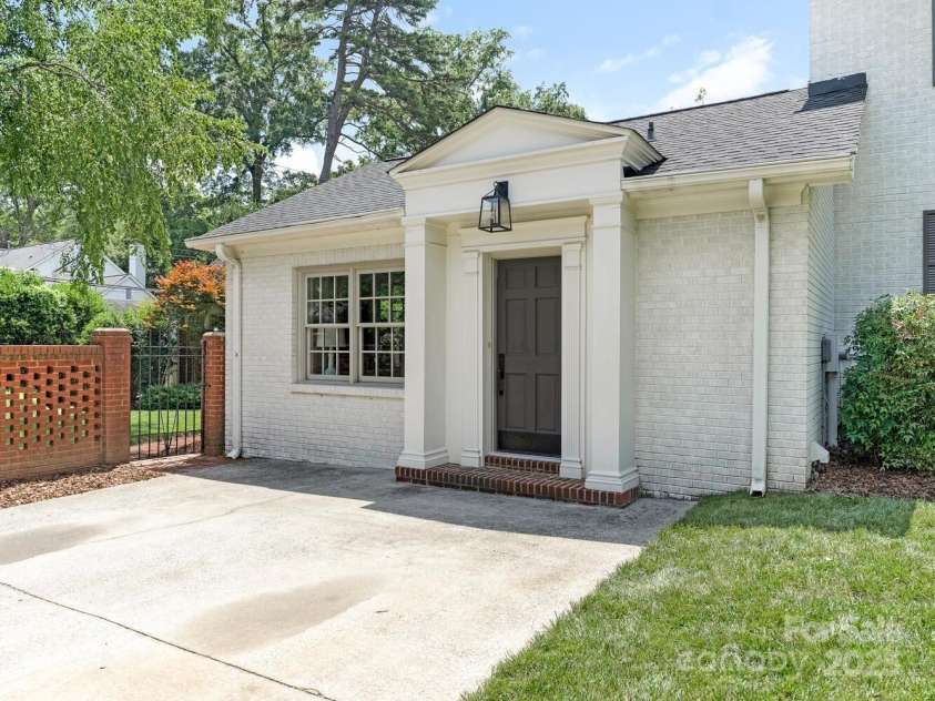 2226 Beverly Drive, Charlotte, NC 28207.  MLS# CAR4284232, YatesRealty ID 28551. Side entry with parking