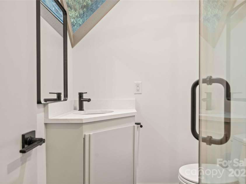 220 Worley Road, Highlands, NC 28741.  MLS# CAR4298610, YatesRealty ID 28552. Bath 3