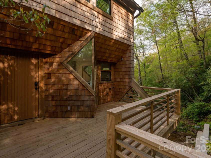 220 Worley Road, Highlands, NC 28741.  MLS# CAR4298610, YatesRealty ID 28552. Front deck