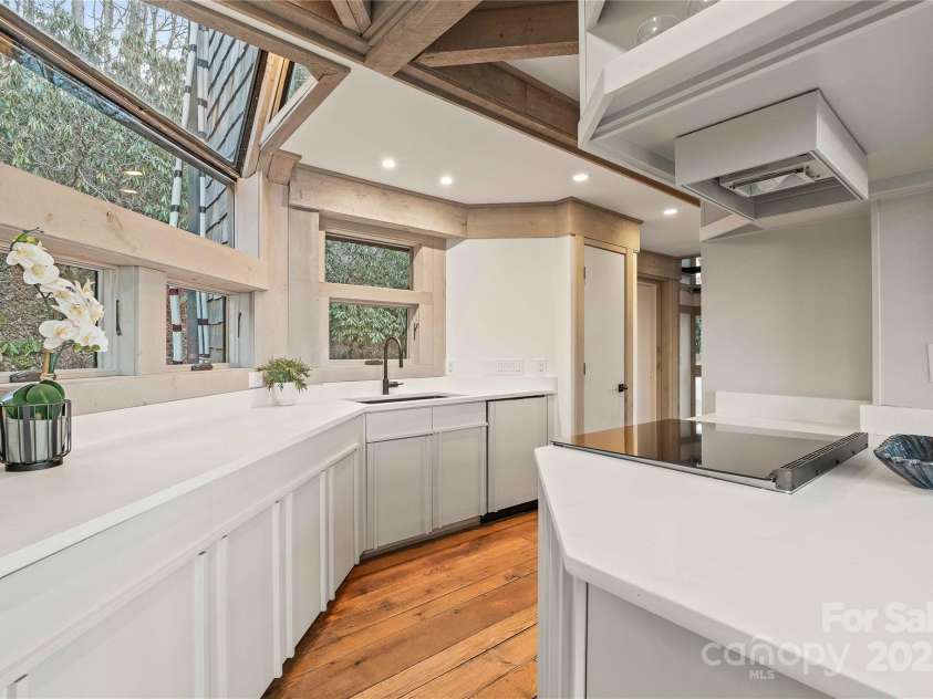 220 Worley Road, Highlands, NC 28741.  MLS# CAR4298610, YatesRealty ID 28552. Lots of natural light in the kitchen