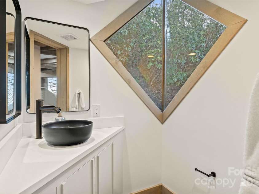 220 Worley Road, Highlands, NC 28741.  MLS# CAR4298610, YatesRealty ID 28552. Powder room